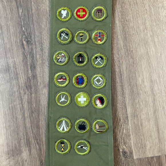 Vintage Boy Scouts of America BSA Sash with 20 Merit Insignia Patches Badges - Picture 3 of 10